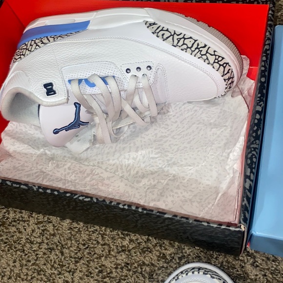 UNC Jordan 3 2020 - Picture 1 of 4